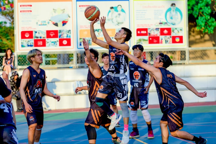 [Ảnh] Trai tài gái sắc HUTECH tự tin “show” nét đẹp năng động đậm chất Gen Z tại đa sân chơi 276