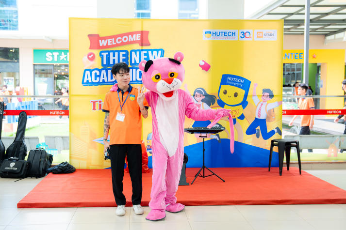 HUTECH-ers đón chờ tiết mục giao lưu nghệ thuật chào năm học mới 2025-2026 295
