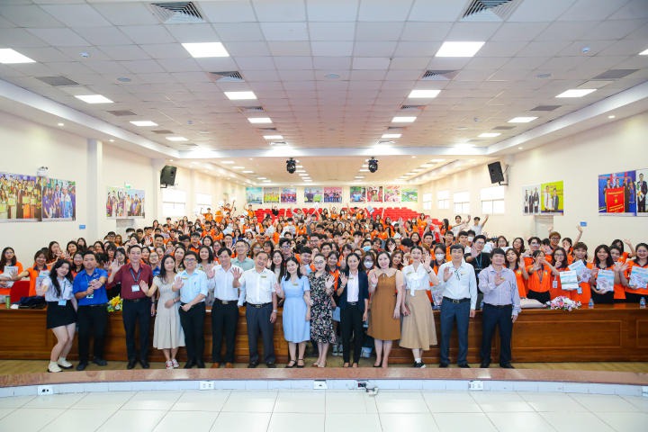 Khoa Marketing - Kinh doanh quốc tế tuyên dương 659 sinh viên tiêu biểu HKI năm học 2022 - 2023 117