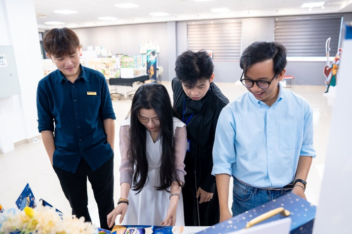 [Video] Sinh viên Thiết kế đồ họa tăng cường kết nối công nghệ qua đồ án minh họa nâng cao 73