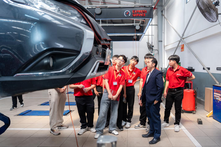 [Video] Sinh viên Công nghệ kỹ thuật ô tô “chạm nghề” ngay từ năm nhất tại Mitsubishi Nam Auto 38