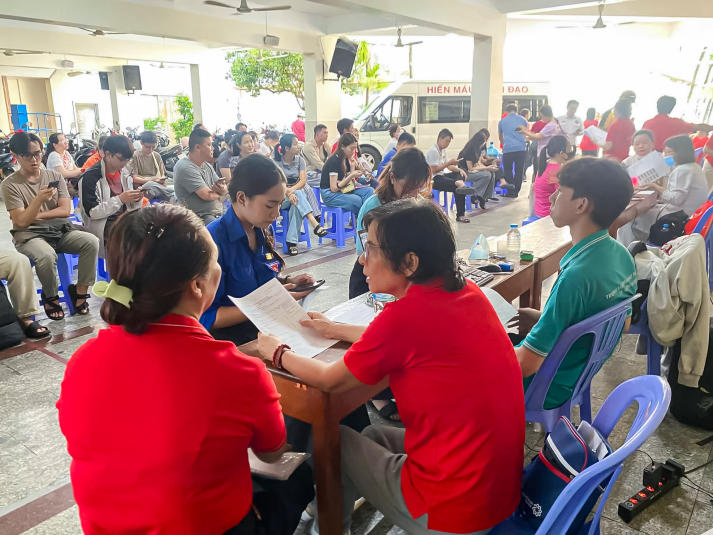 Sinh viên Khoa Điều dưỡng - Kỹ thuật y học trao yêu thương, lan tỏa trách nhiệm đến cộng đồng 102