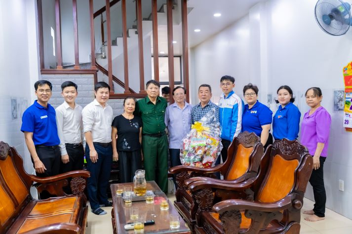 Chiến sĩ Mùa hè xanh HUTECH vun đắp lòng biết ơn, gìn giữ truyền thống dân tộc hướng về Ngày Thương binh - Liệt sĩ 61