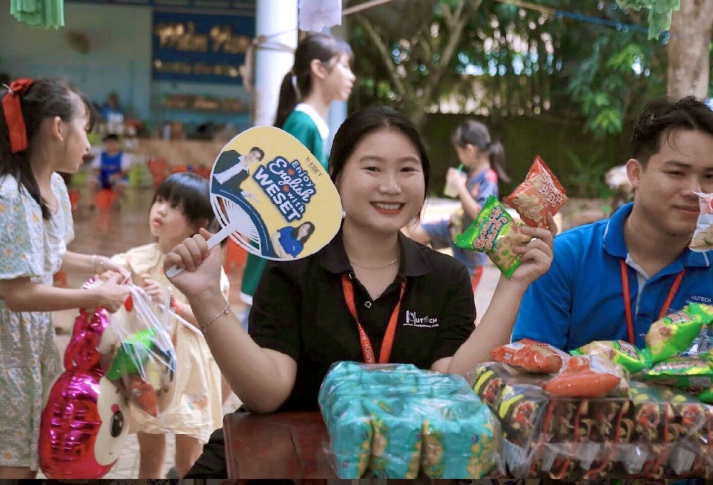 Gương mặt tân sinh viên: Hoàng Lê Thuỳ Linh gắn kết với các hoạt động tình nguyện giúp đỡ cộng đồng 33