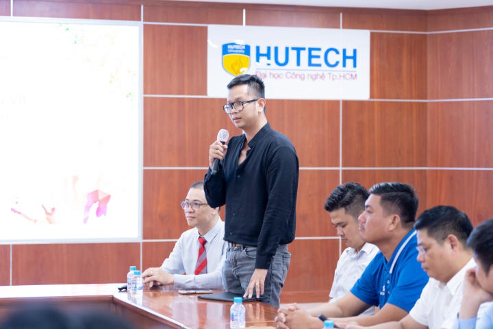 HUTECH 103 スポーツマネジメント専門分野の新入生との活発なミーティング