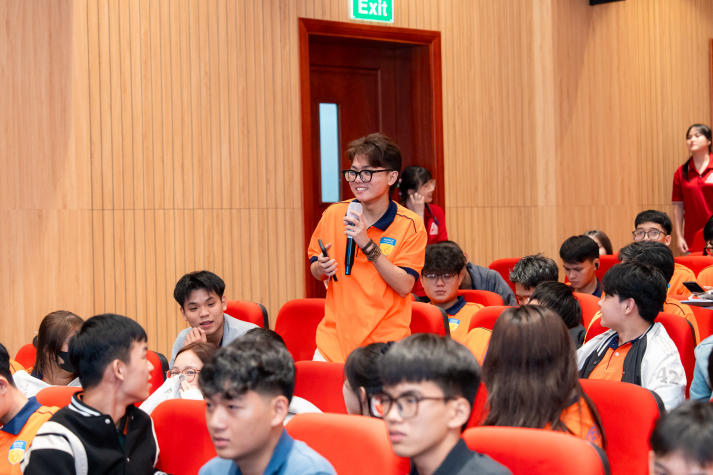 Khoa Quản trị kinh doanh chào đón tân sinh viên khoá 2025: Sẵn sàng hội nhập, vững bước tương lai 85