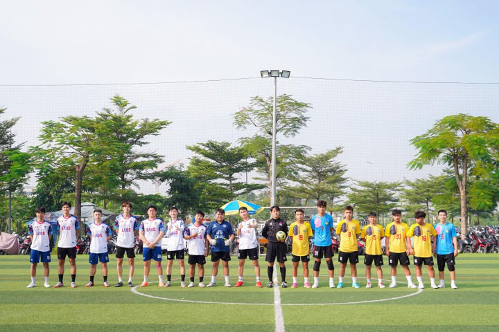 [Video] Sinh viên Việt Nam - Lào - Campuchia sôi nổi giao hữu bóng đá tại Hitech Park Campus của HUTECH 188