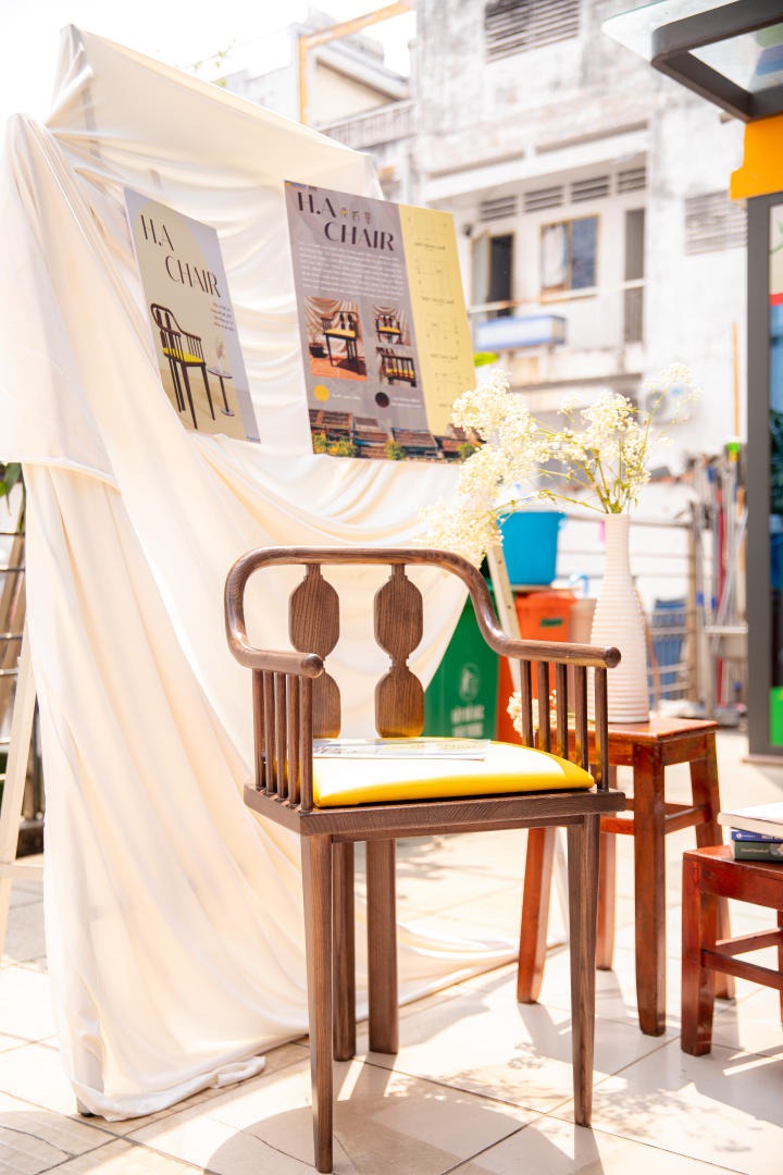 Ấn tượng với các sản phẩm độc đáo tại triển lãm đồ nội thất từ gỗ của sinh viên HUTECH 68