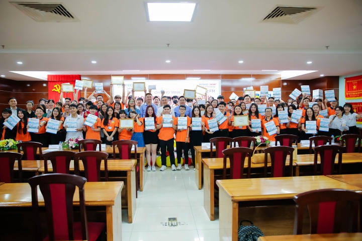 Viện Công nghệ Việt - Nhật tuyên dương sinh viên tiêu biểu năm học 2021 - 2022 48