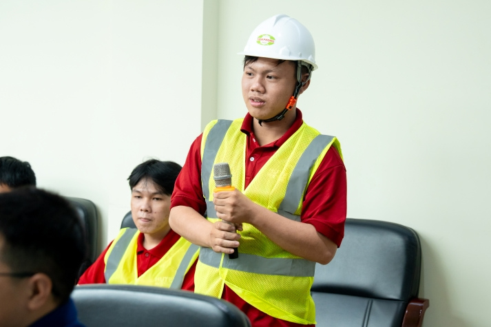 Sinh viên Viện Kỹ thuật khám phá môi trường sản xuất hiện đại tại Nhựa Tiền Phong 64