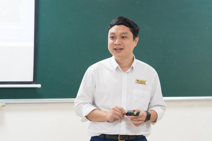 Sinh viên VJIT tìm hiểu hành trình nghiên cứu khoa học: Từng bước nhỏ, giá trị lớn 40