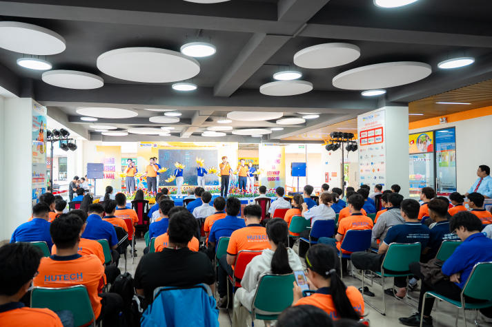 Ngày hội “Tự hào sinh viên HUTECH” khơi dậy sắc màu tuổi trẻ 8