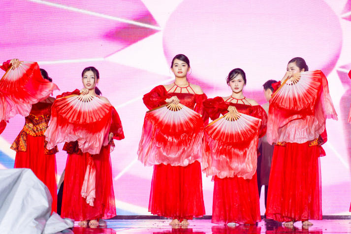 Sinh viên HUTECH thắp sáng niềm tự hào Việt qua chuỗi đồ án nghệ thuật hoành tráng 104