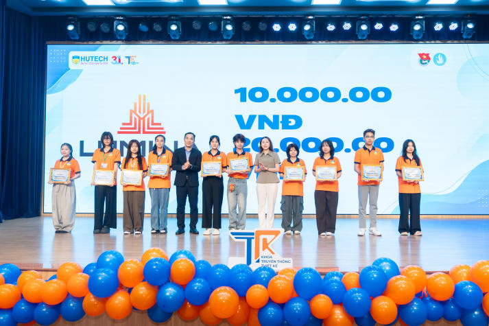 Tân sinh viên Khoa Truyền thông - Thiết kế bắt nhịp hành trình đại học 83