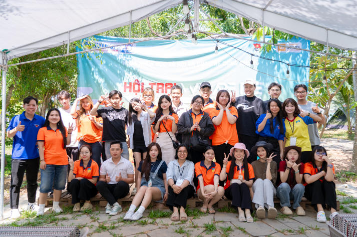 Hội trại “We Are The Future” - Dấu ấn tuổi trẻ Khoa Khoa học Xã hội và Quan hệ Công chúng 44