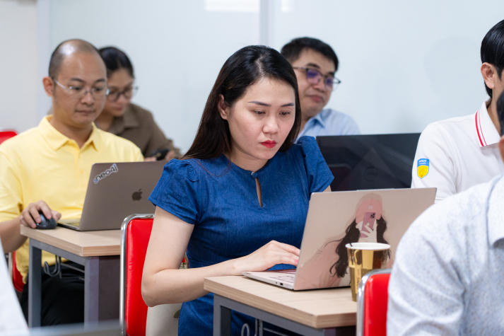Giảng viên Khoa Công nghệ thông tin nâng cao năng lực viết và công bố nghiên cứu quốc tế 75