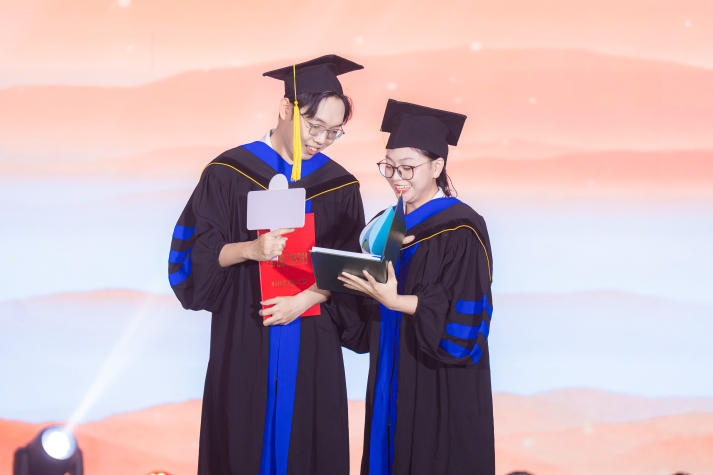 Một mùa giai điệu thăng hoa: HUTECH tôn vinh tháng 11 qua “Tiếng hát từ giảng đường” 2025 45