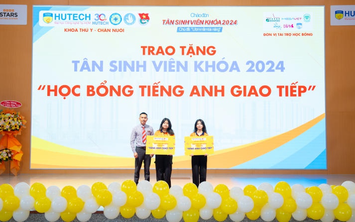 Doanh nghiệp trao học bổng gần 100 triệu đồng cho sinh viên Khoa Thú y - Chăn nuôi tại Lễ chào đón tân sinh viên 73