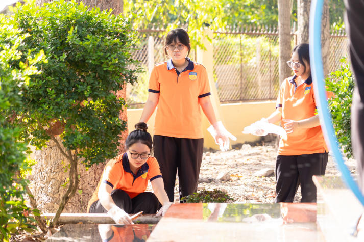 Gieo mầm xuân nhân ái từ những hành động đẹp của sinh viên Khoa Thú y HUTECH 83