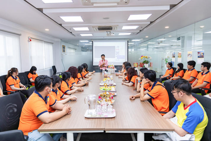 Sinh viên Công nghệ thực phẩm khám phá "bí mật" bánh bông lan Hura tại Nhà máy Bibica Miền Tây 26