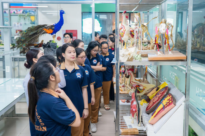 HUTECH đón đoàn học sinh trường TH-THCS-THPT Bùi Thị Xuân (Đồng Nai) tham quan, trải nghiệm môi trường đại học 46