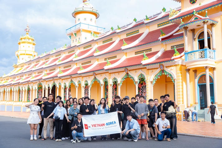 HUTECH and Tongmyong students discovered the "Holy Land" of Tay Ninh 28