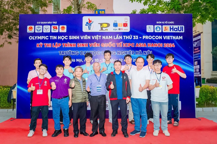 Sinh viên Khoa Công nghệ thông tin ghi thành tích nổi bật tại Olympic Tin học sinh viên Việt Nam lần thứ 33 10