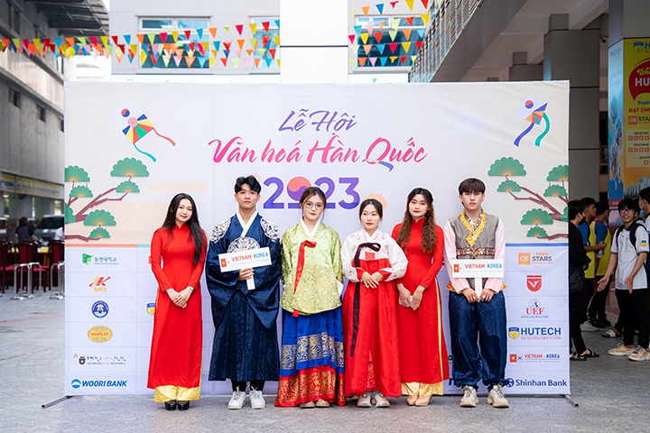 Sinh viên rủ nhau “vi vu” xứ sở kim chi ngay tại HUTECH trong Lễ hội Văn hóa Hàn Quốc 2023 92