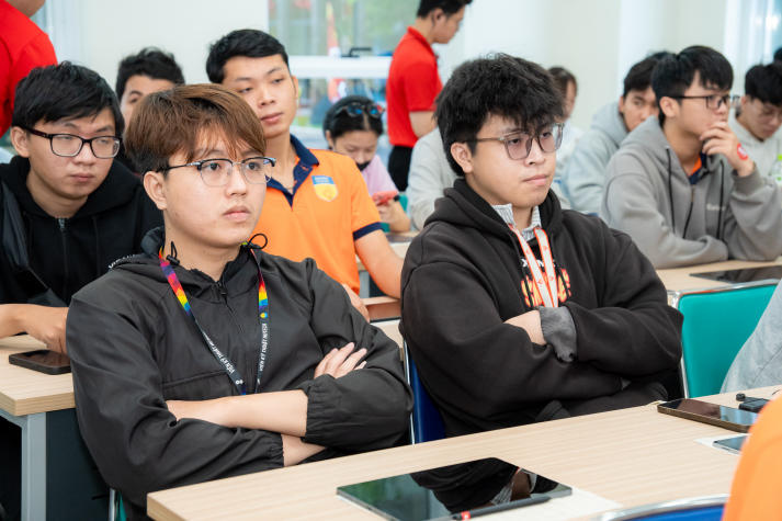 Sinh viên Công nghệ thông tin định hình lộ trình tương lai cùng Duy Luân Dễ Thương 38