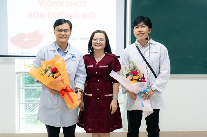 Sắc son từ lớp học: Sinh viên Viện Khoa học Ứng dụng HUTECH thực hành chế tạo mỹ phẩm 16