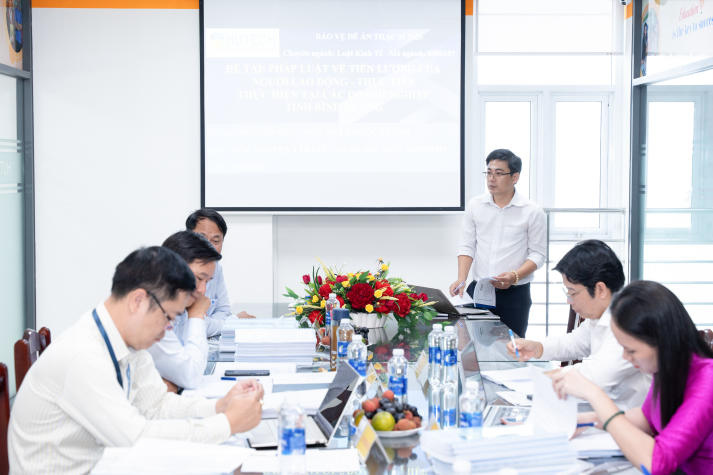 Tư duy pháp lý gắn liền thực tế được thể hiện tại buổi bảo vệ luận văn Thạc sĩ ngành Luật kinh tế 31