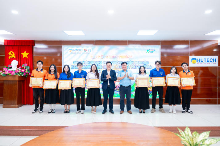 Vinh danh sinh viên Khoa Tài chính - Thương mại: Những trái tim tình nguyện vì cộng đồng 56