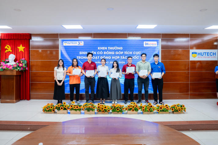 Tôn vinh những dấu ấn nổi bật trong phong trào sinh viên Viện Đào tạo Quốc tế năm học 2024-2025 75