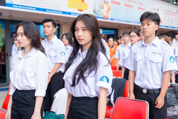 [Video] Rộn ràng Lễ kết nạp Hội viên Hội Sinh viên Việt Nam và Ngày hội chào đón tân sinh viên khóa 2023 tại HUTECH 97
