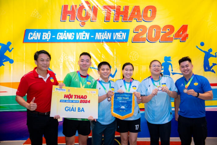 [Hội thao CB-GV-NV HUTECH 2024] Cúp vàng bộ môn Bowling đã xác định chủ nhân 84