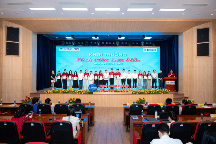 Viện Đào tạo Quốc tế ghi dấu những nỗ lực đáng tự hào tại Lễ tổng kết năm học 2024-2025 64