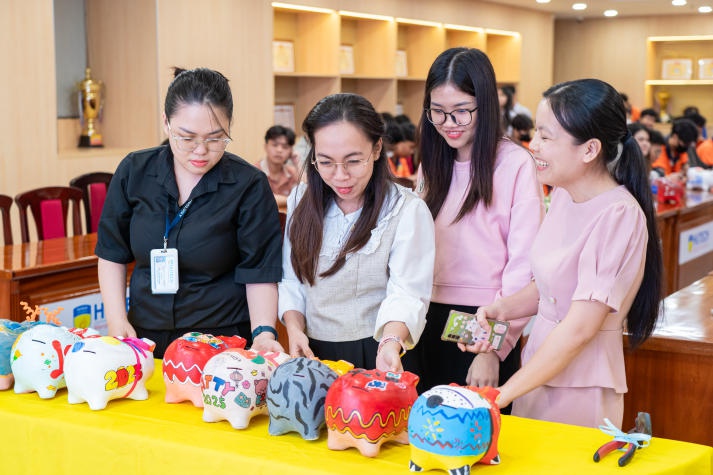 Khoa Công nghệ thông tin nghiệm thu công trình thanh niên “Nuôi heo đất” 41