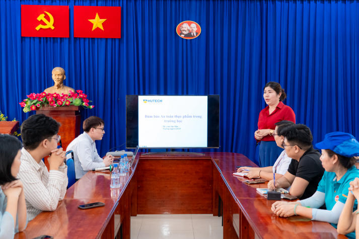 Viện Khoa học Ứng dụng HUTECH lan tỏa kiến thức an toàn thực phẩm tại Trường THPT Dương Văn Thì 12
