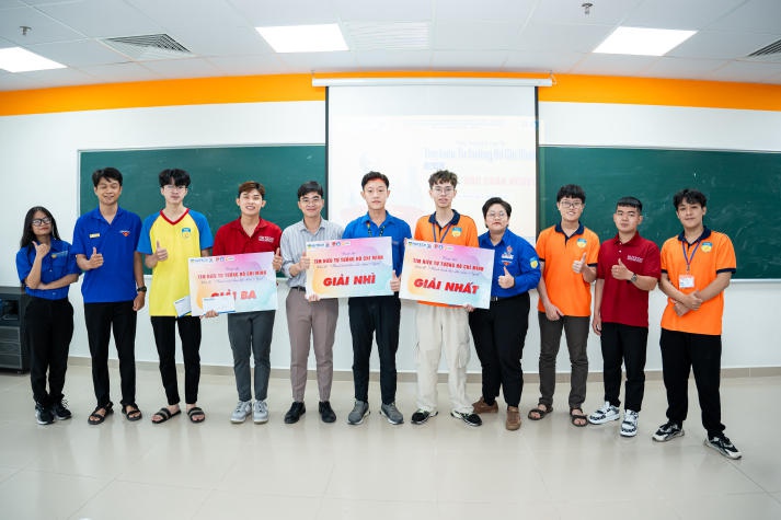 Sinh viên Viện Kỹ thuật HUTECH so tài kiến thức về tư tưởng Hồ Chí Minh 124