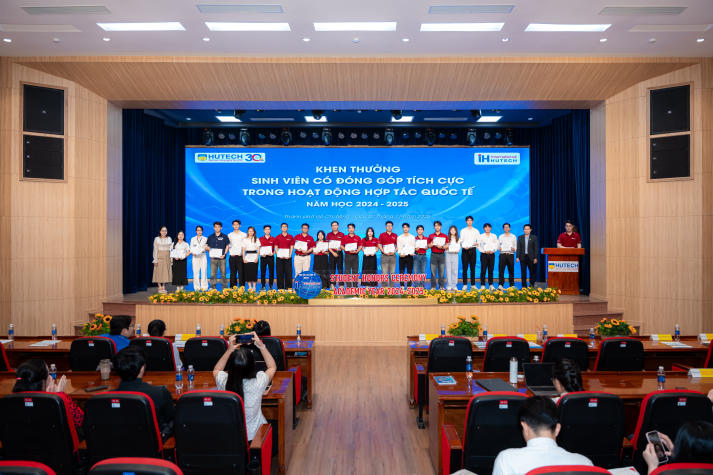 Viện Đào tạo Quốc tế ghi dấu những nỗ lực đáng tự hào tại Lễ tổng kết năm học 2024-2025 71