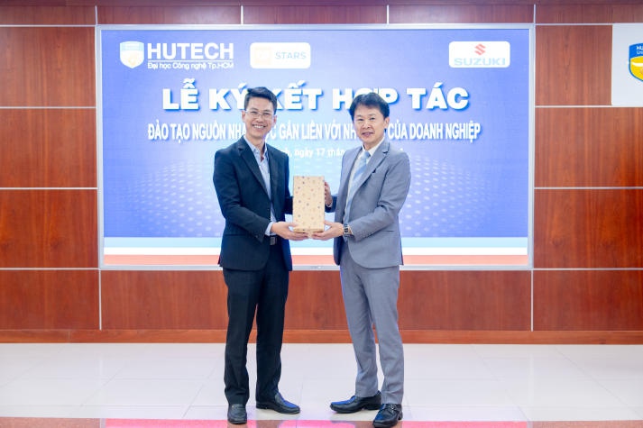 [Video] HUTECH nhận tài trợ xe máy thực hành và ký kết hợp tác cùng Công ty TNHH Việt Nam Suzuki 101