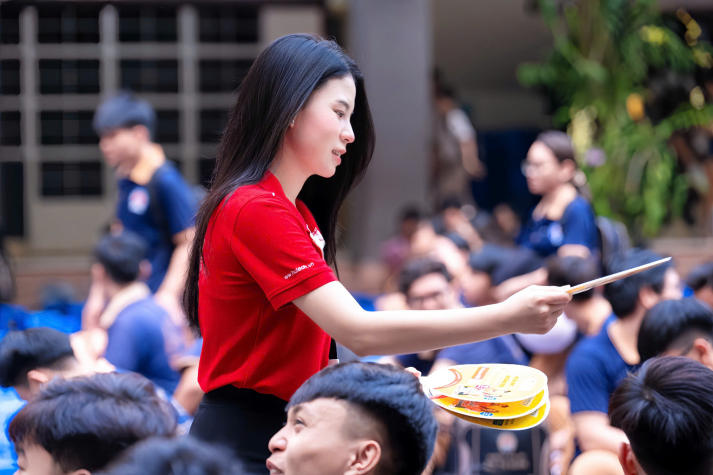 14 suất học bổng toàn khóa HUTECH tiếp sức teen Bùi Thị Xuân chạm gần giấc mơ đại học 62