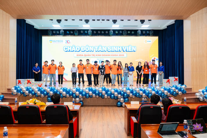 Khoa Quản trị kinh doanh chào đón tân sinh viên khoá 2025: Sẵn sàng hội nhập, vững bước tương lai 92