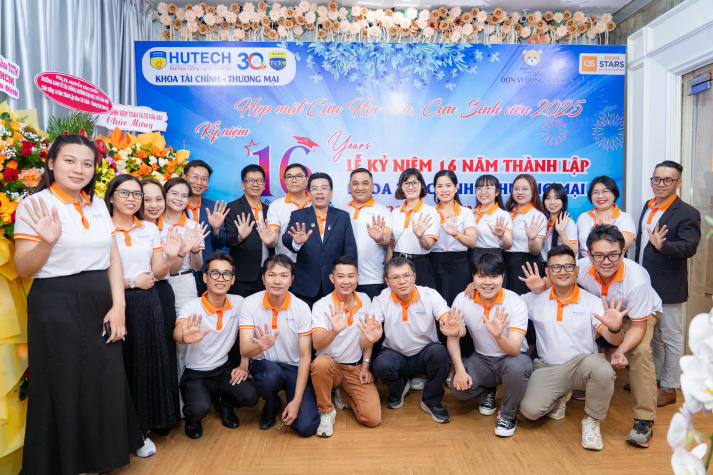 Khoa Tài chính - Thương mại kỷ niệm 16 năm thành lập với nhiều dấu ấn tự hào 93