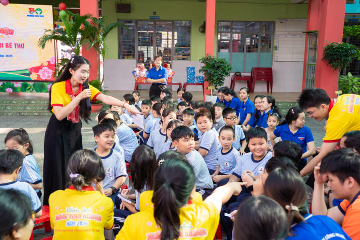 Hơn 200 em nhỏ đón mùa xuân yêu thương từ chương trình Xuân tình nguyện của sinh viên Khoa Thú y 65