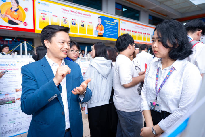 Sinh viên HUTECH “ươm” ý tưởng xanh từ những bài toán của thành phố 39