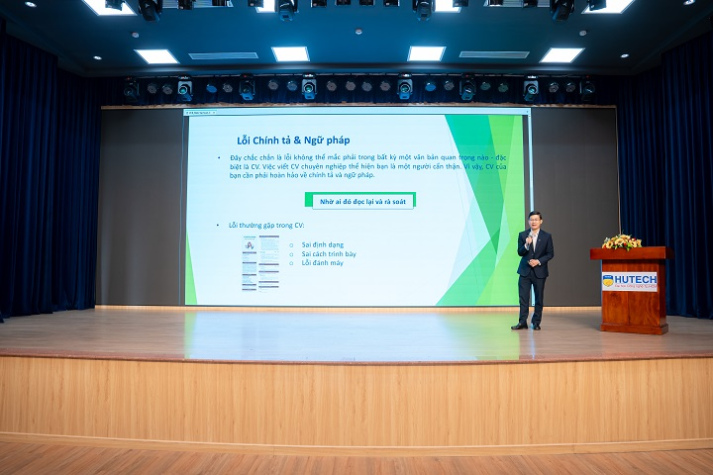 Chuyên gia Vietcombank “bật mí” cách ghi điểm với nhà tuyển dụng đến sinh viên Khoa Tài chính - Thương mại 38