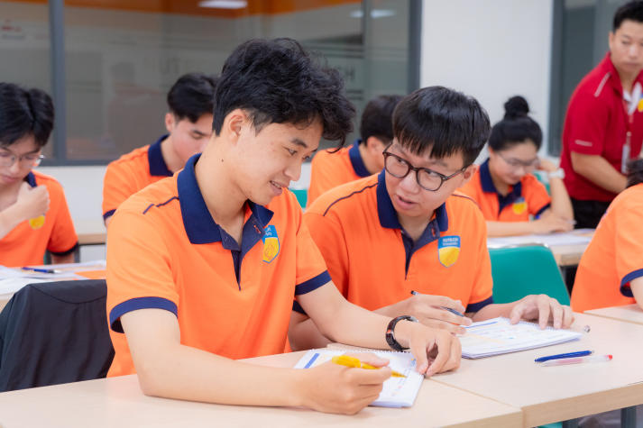 [Video] Sinh viên HUTECH học cách làm chủ tài chính từ chuyên gia trong dự án "Hanwha Life Finance Mentor" 69