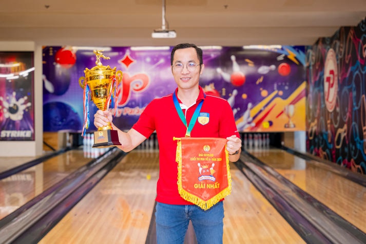 HUTECH giành cúp vô địch Giải Bowling khối thi đua số 4 năm học 2023-2024 75