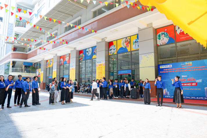 Thanh âm tuổi trẻ lan tỏa tinh thần Tháng Thanh niên tại HUTECH 62